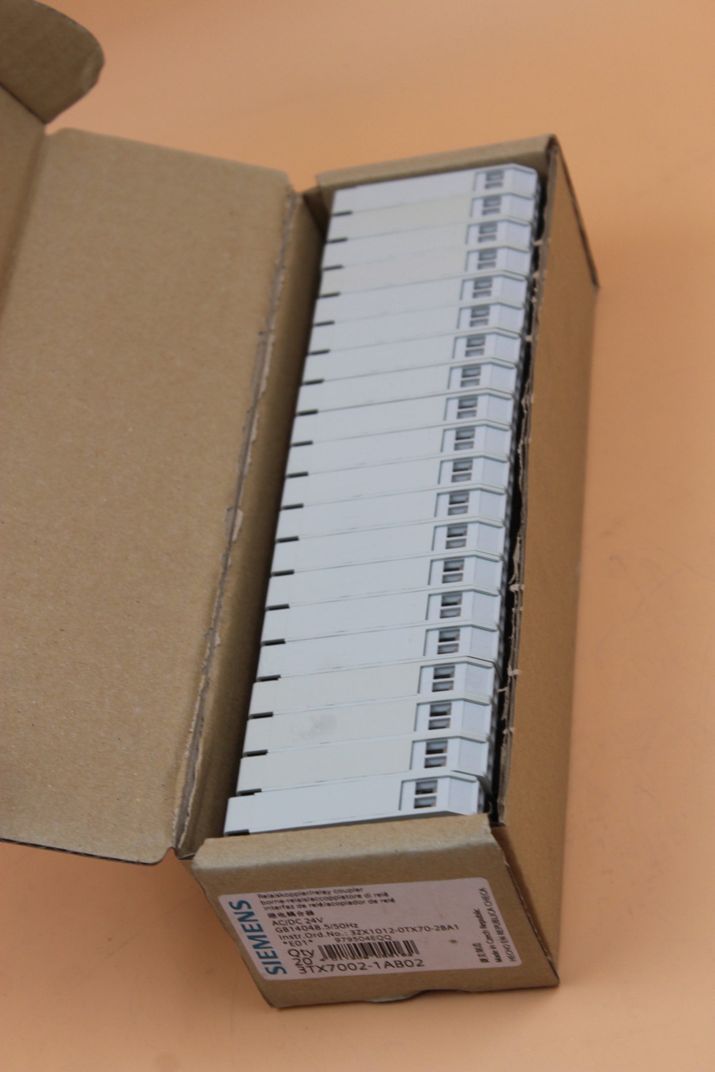 NEW | SIEMENS | 3TX7002-1AB02 |