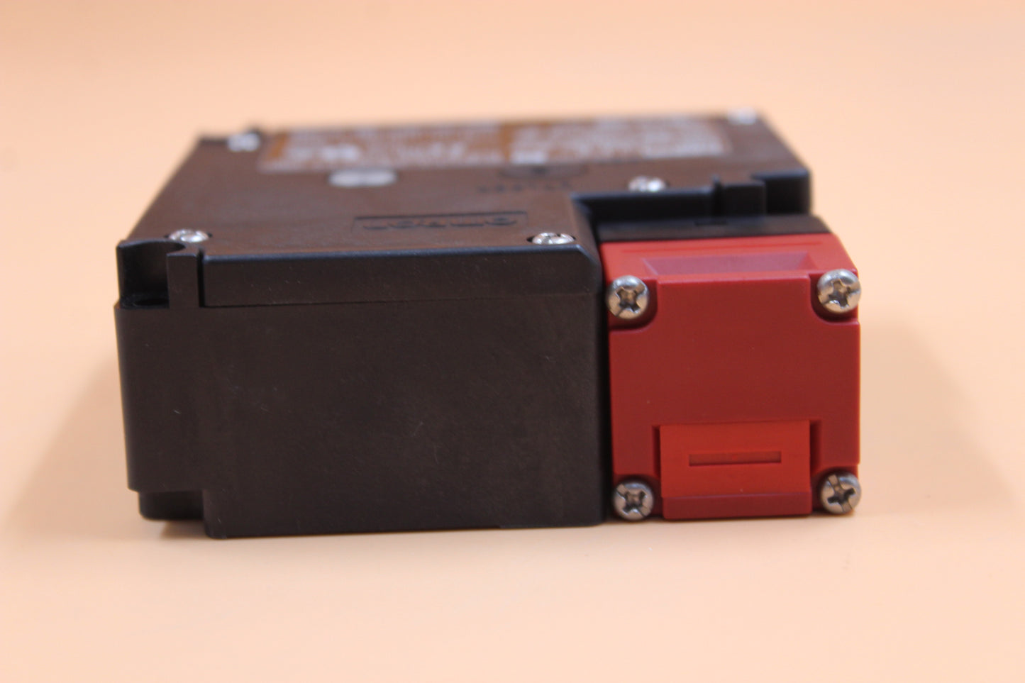 NEW | OMRON | D4NL-4CFA-B |