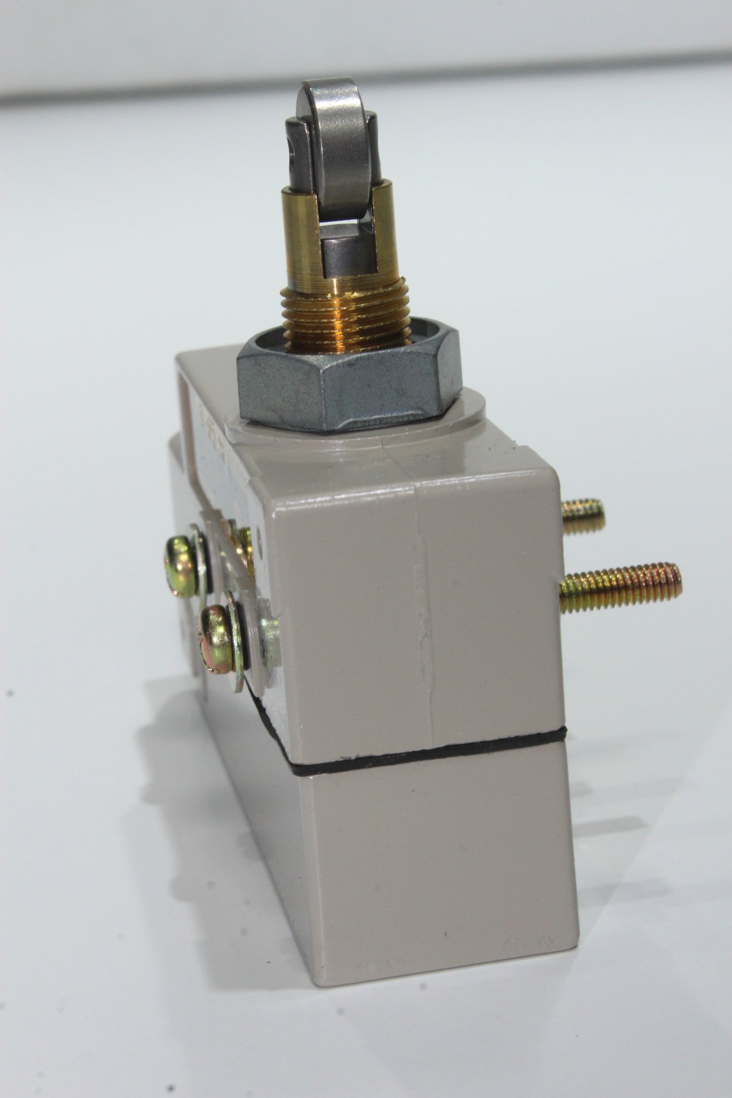 NEW | OMRON | ZE-Q22-2GE |