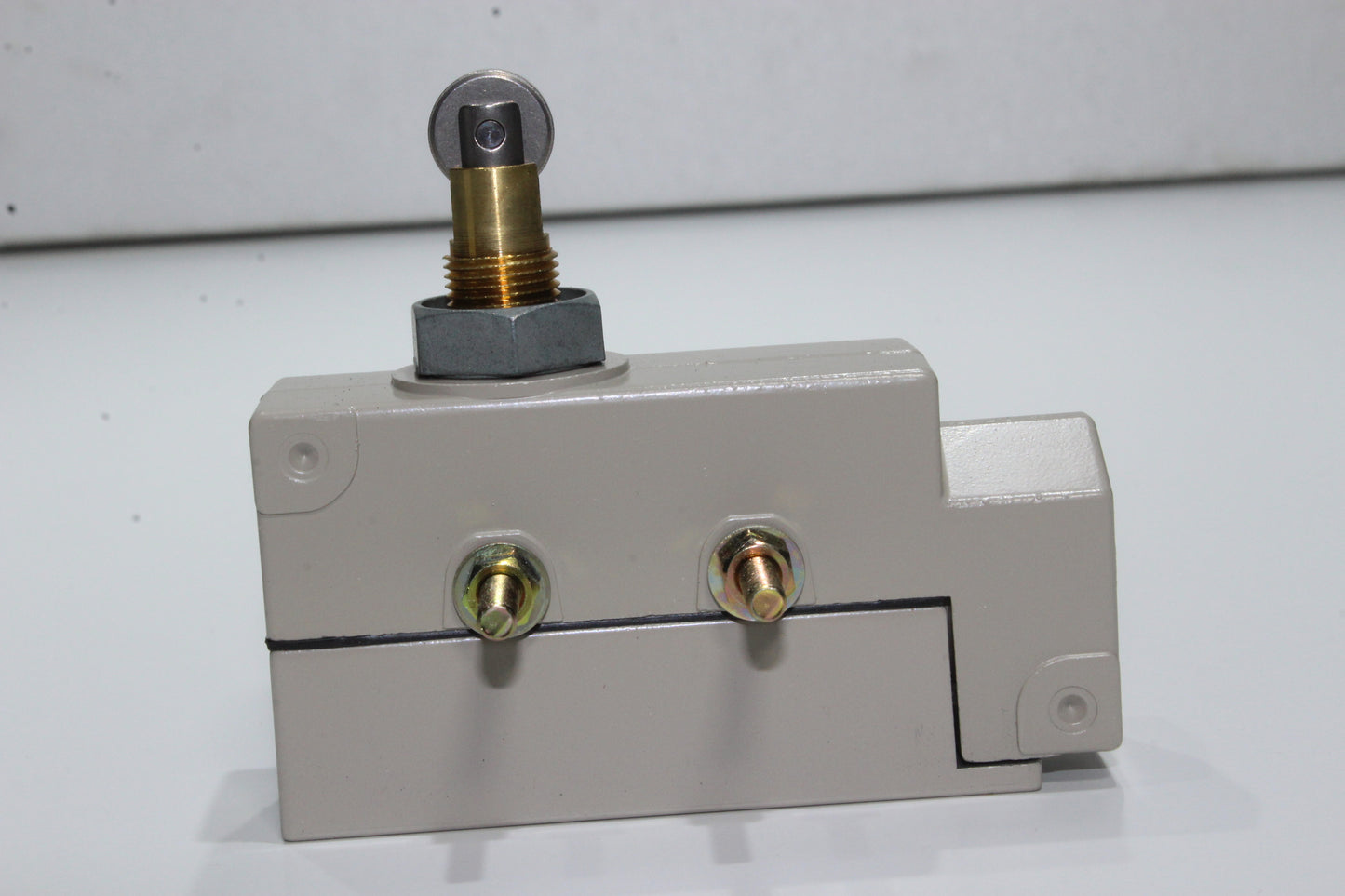 NEW | OMRON | ZE-Q22-2GE |